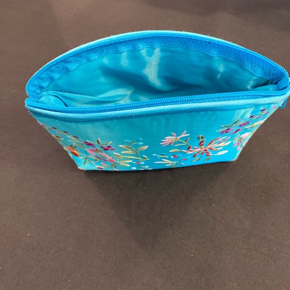 Small Turquoise makeup purse with flower embroidery. - Picture 5 of 7